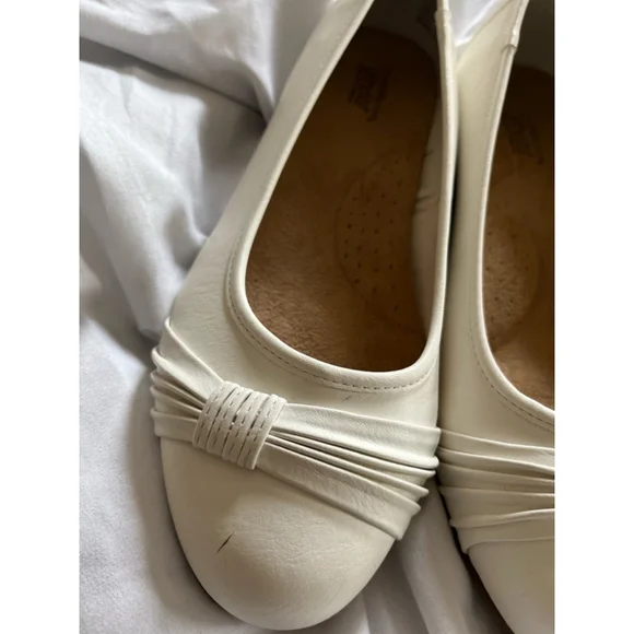 EUC Women's Croft & Barrow Flats Size 9.5W White - Picture 2 of 6